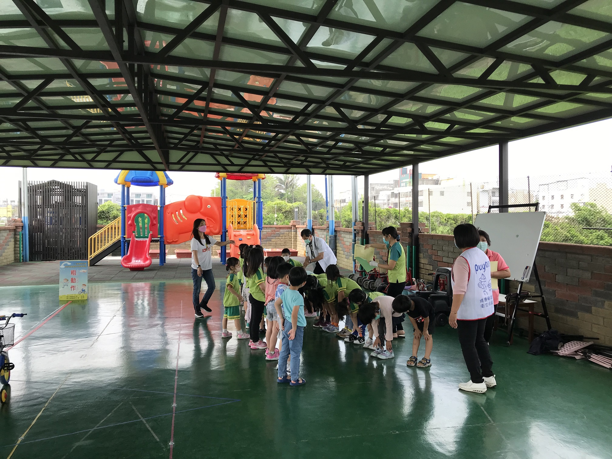 112年4月27日志工協助幼兒外展工作 相本